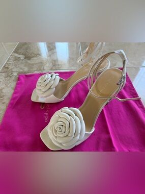 Dee Ocleppo Aurora White Floral Leather Evening Sandals wedding prom size US 7